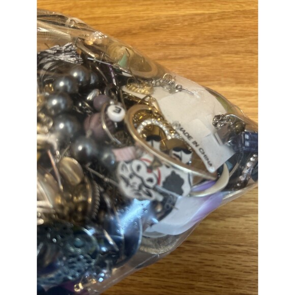 4LB SCRAP JUNK Jewelry Lot Craft Harvest Repurpose salvage Broken Vintage-Now - Picture 9 of 10